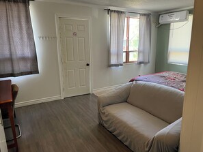 Family Apartment, 2 Queen Beds - Stop 21 Motel (Saugeen Shores)