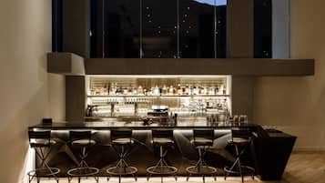 3 restaurants; dinner served