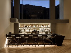 3 restaurantes; se sirven cenas