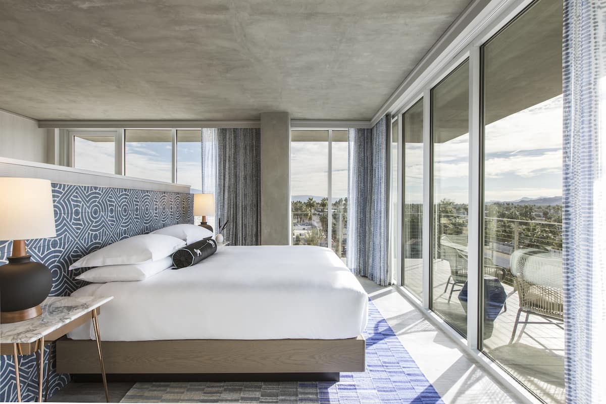 room, 1 king bed (king spa) | 1 bedroom, frette italian sheets, premium bedding, minibar