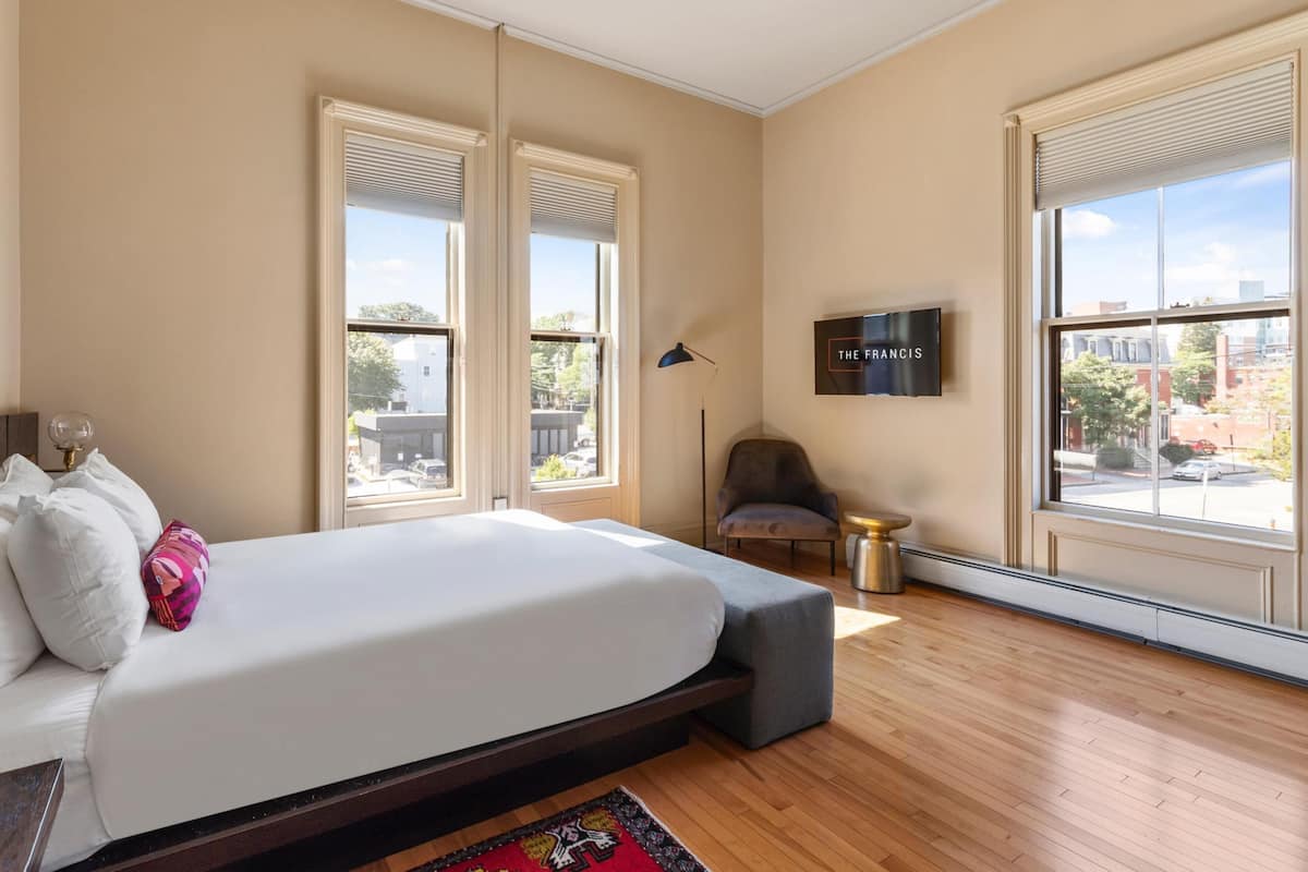 signature room, 1 queen bed | interior