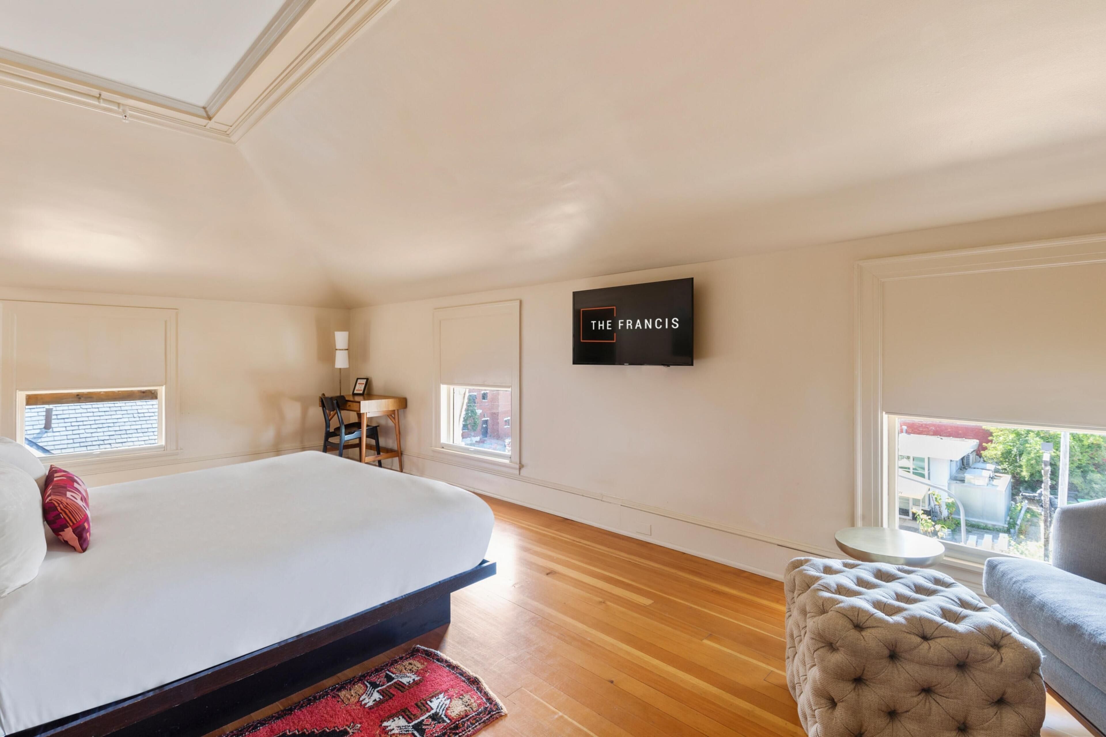 signature room, 1 king bed | 1 bedroom, premium bedding, in-room safe, iron/ironing board