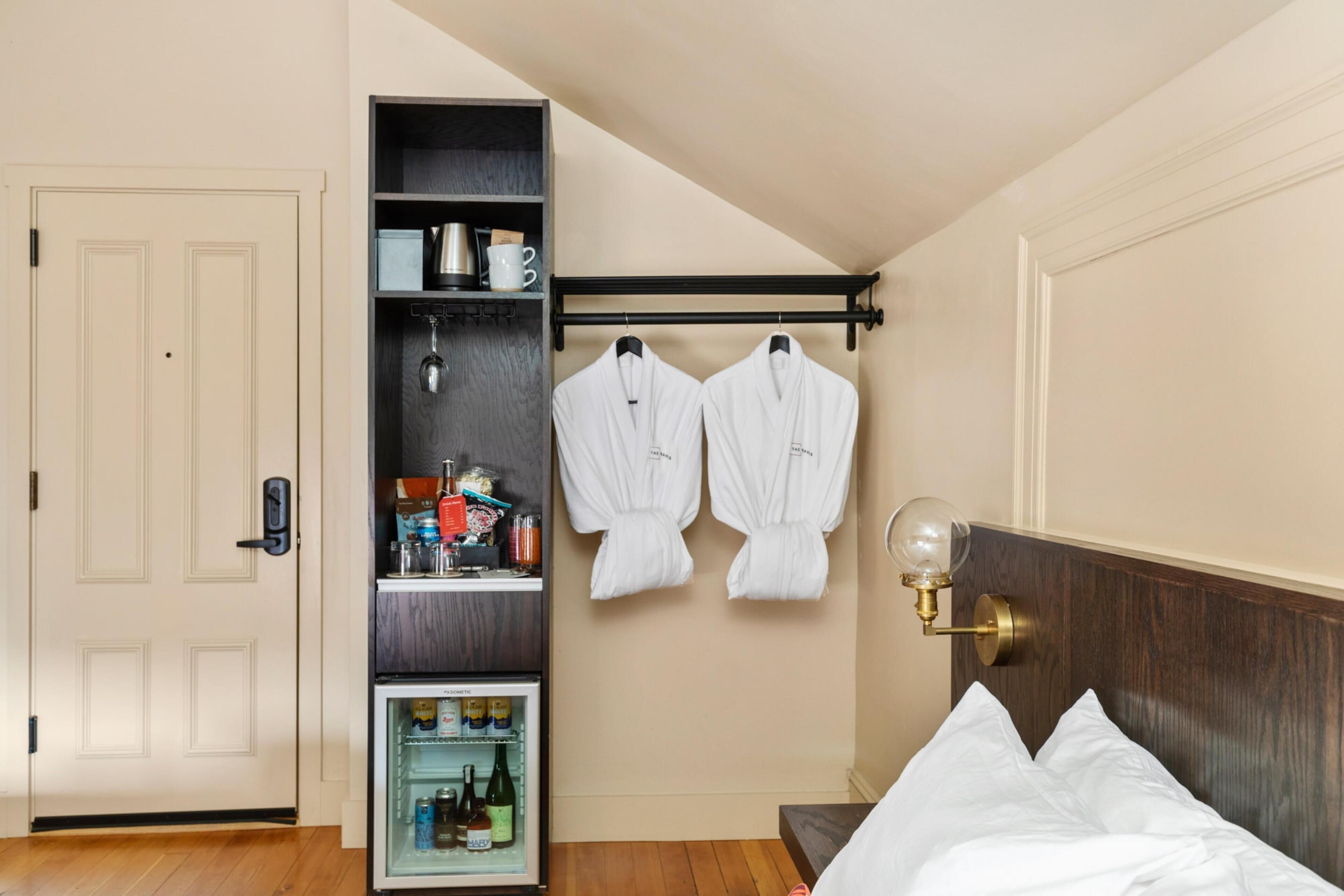 signature room, 1 queen bed | 1 bedroom, premium bedding, in-room safe, iron/ironing board