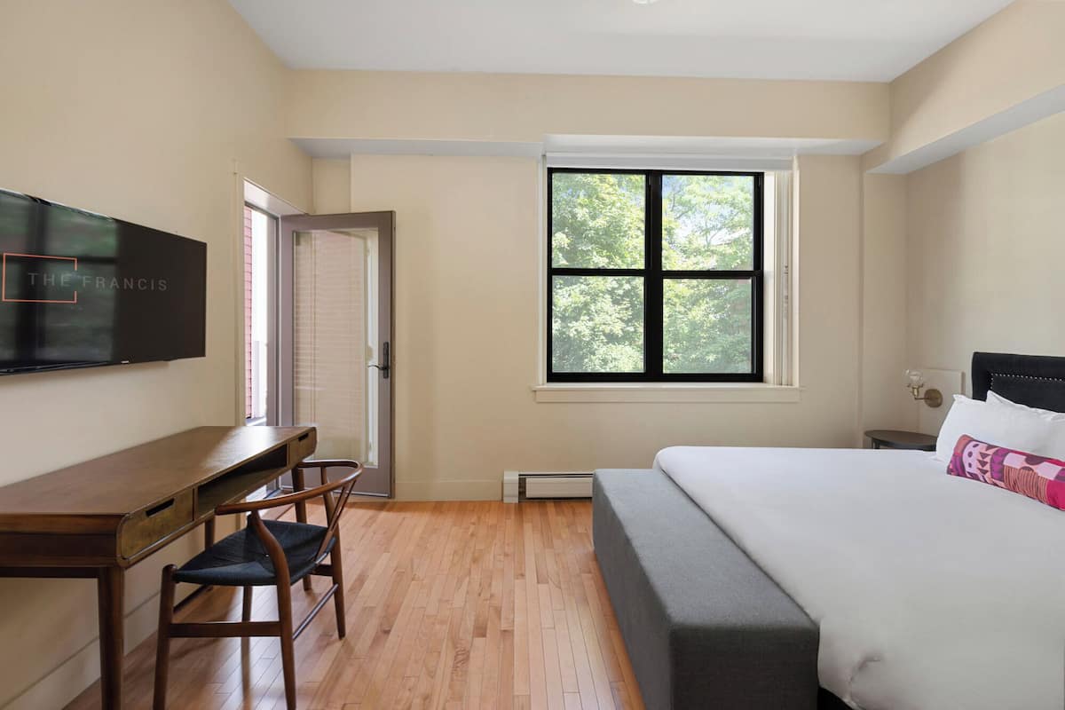Habitación Premier, 1 cama King size, balcón, vista al jardín | 1 habitación y ropa de cama de alta calidad