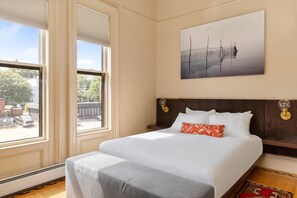 Signature Room, 1 Queen Bed | Premium bedding, in-room safe, iron/ironing board, free WiFi