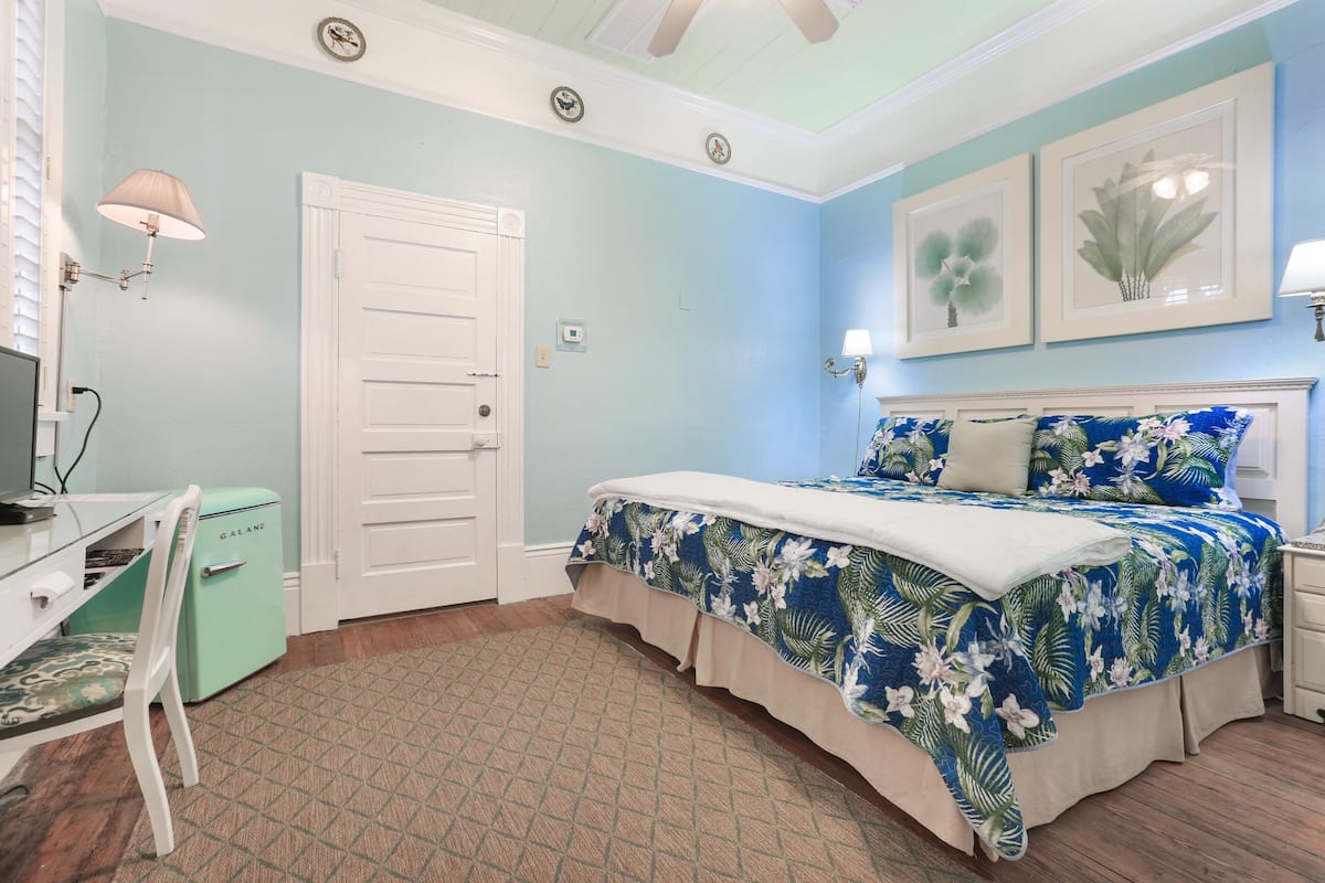 Zimmer (Back Carriage House)