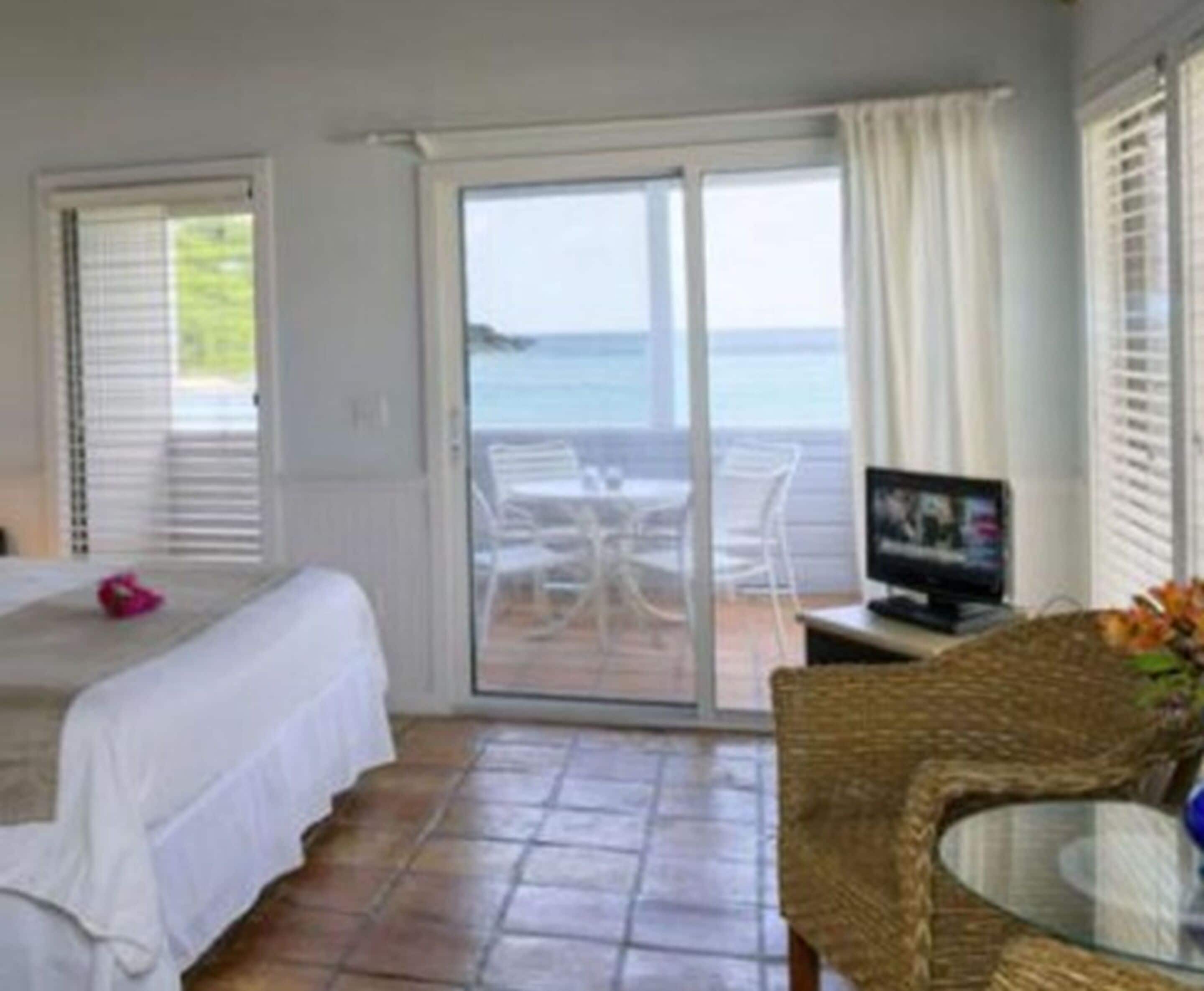 Waterfront Studio Suite (Orchid)