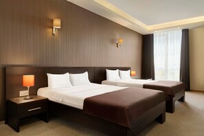 Phòng, 2 giường đơn, không hút thuốc | Minibar, két bảo mật tại phòng, bàn, phòng cách âm 