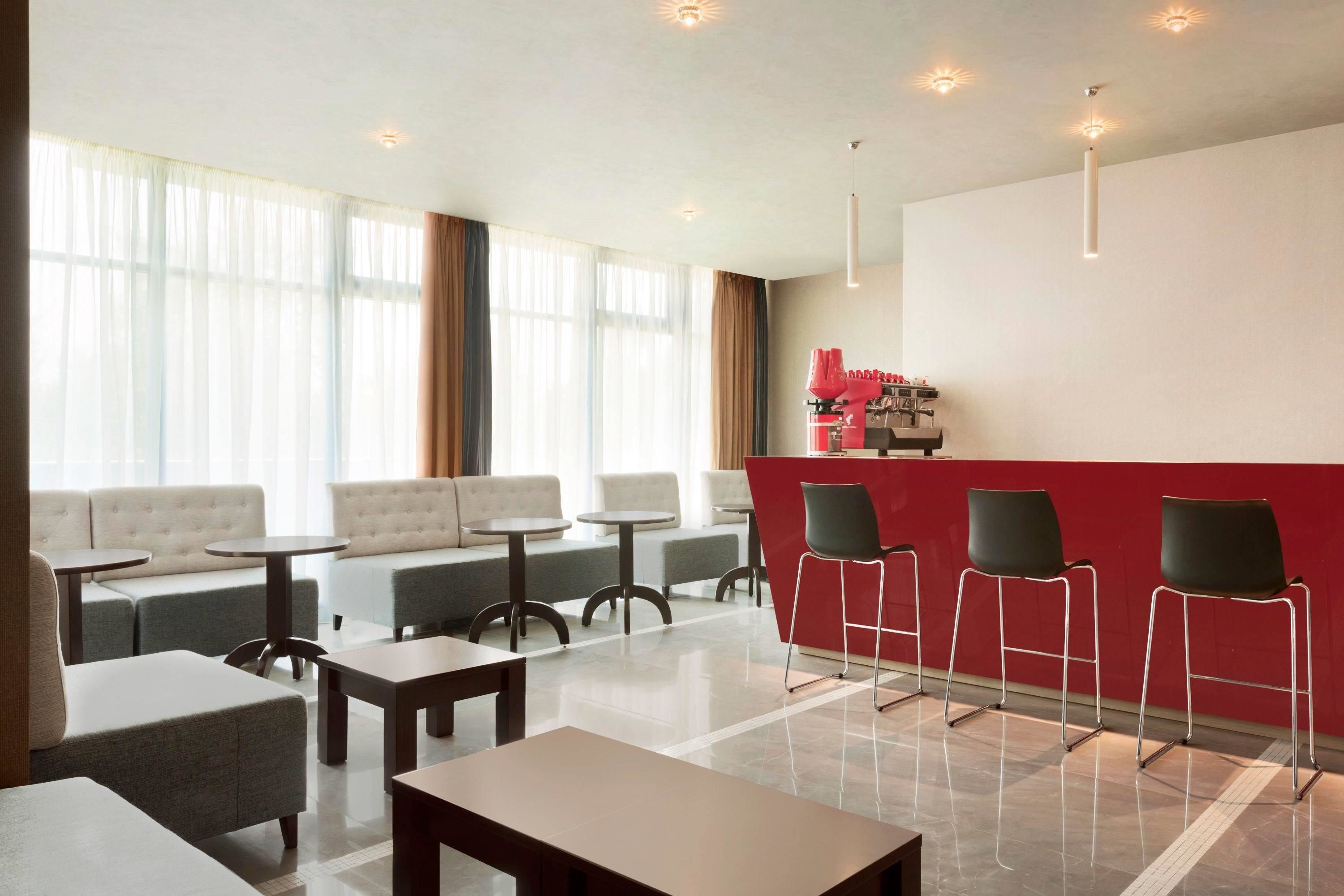 lunch and dinner served, international cuisine