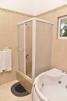 Combined shower/bathtub, jetted bath, rainfall showerhead