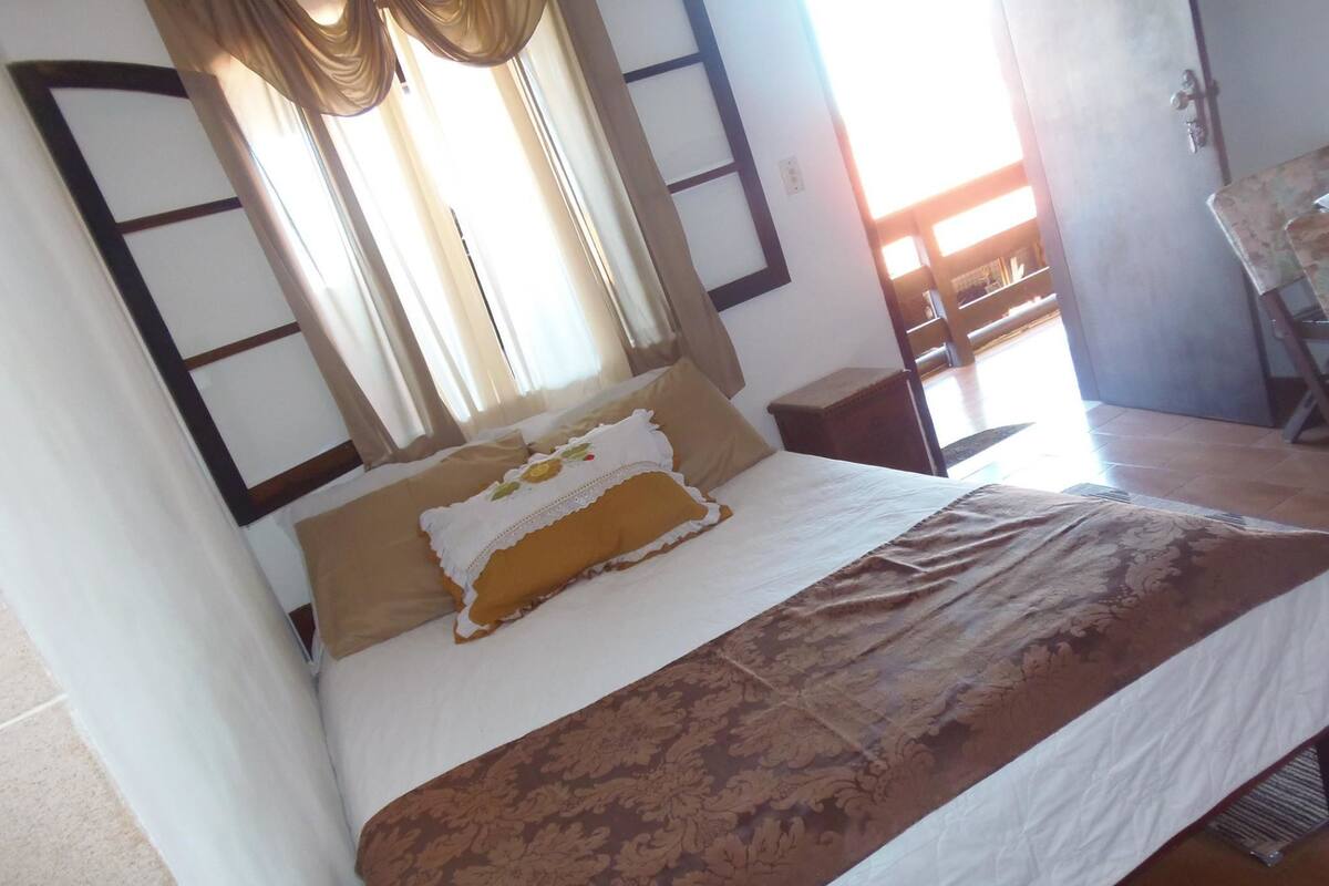 Minibar, rollaway beds, free WiFi