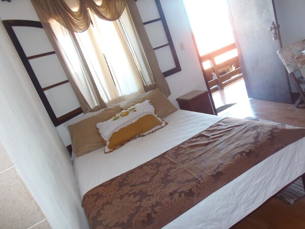 Minibar, rollaway beds, free WiFi