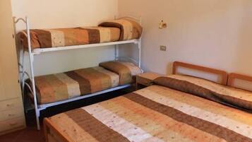 In-room safe, desk, free WiFi