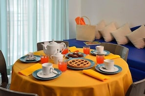 Apartemen Superior, 1 kamar tidur | Makan di kamar