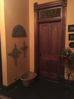 客房 (Marigold Room) | 熨斗/熨板、免费 WiFi