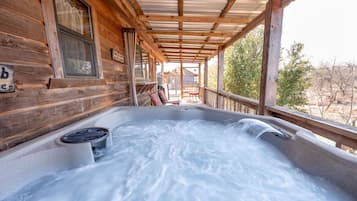 Panoramic Cabin, 1 King Bed, Hot Tub, Hill View | Terrace/patio