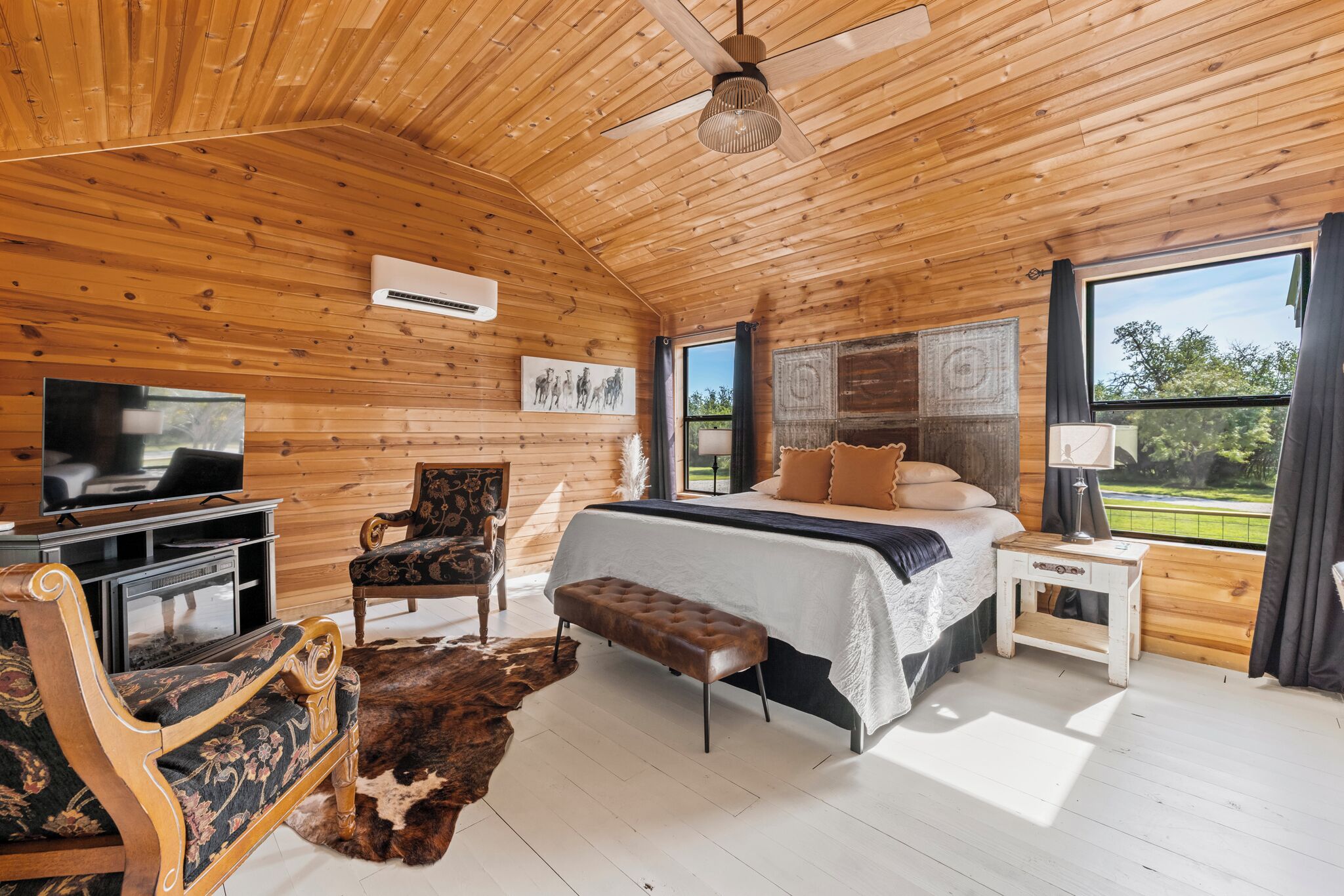 Exclusive Cabin, 1 King Bed, Hot Tub, Hill View