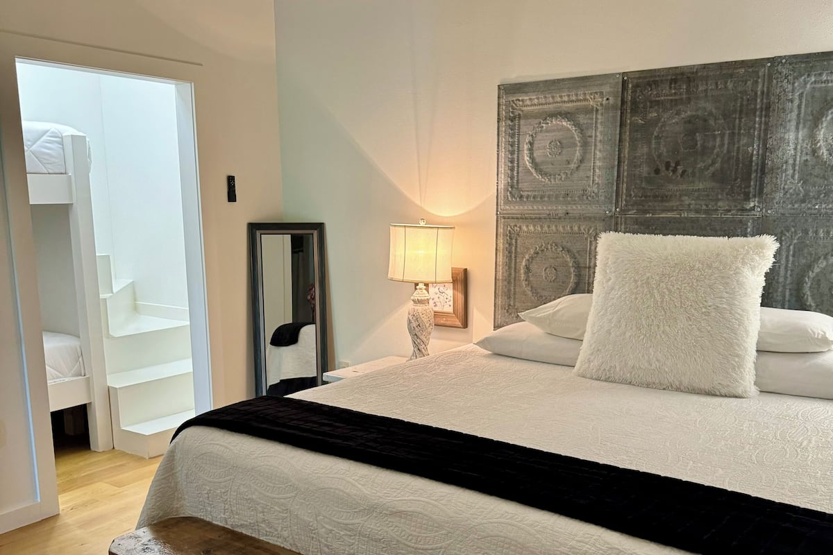 Cabaña Premium | 1 habitación, decoración personalizada y muebles diferentes