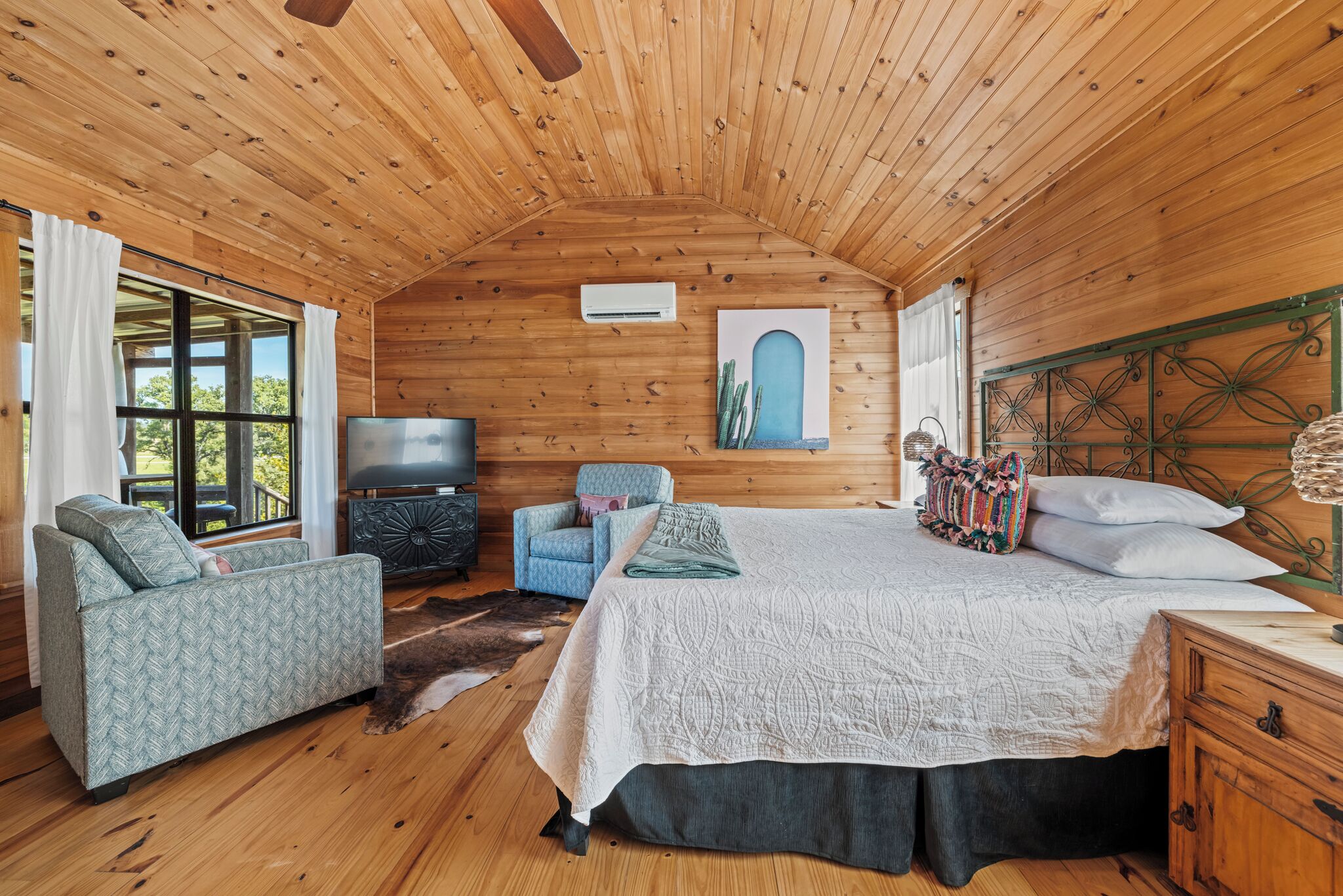 Luxury Cabin, 1 King Bed, Hot Tub, Hill View