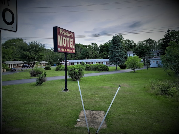 Peloke's Motel - Catskill, NY