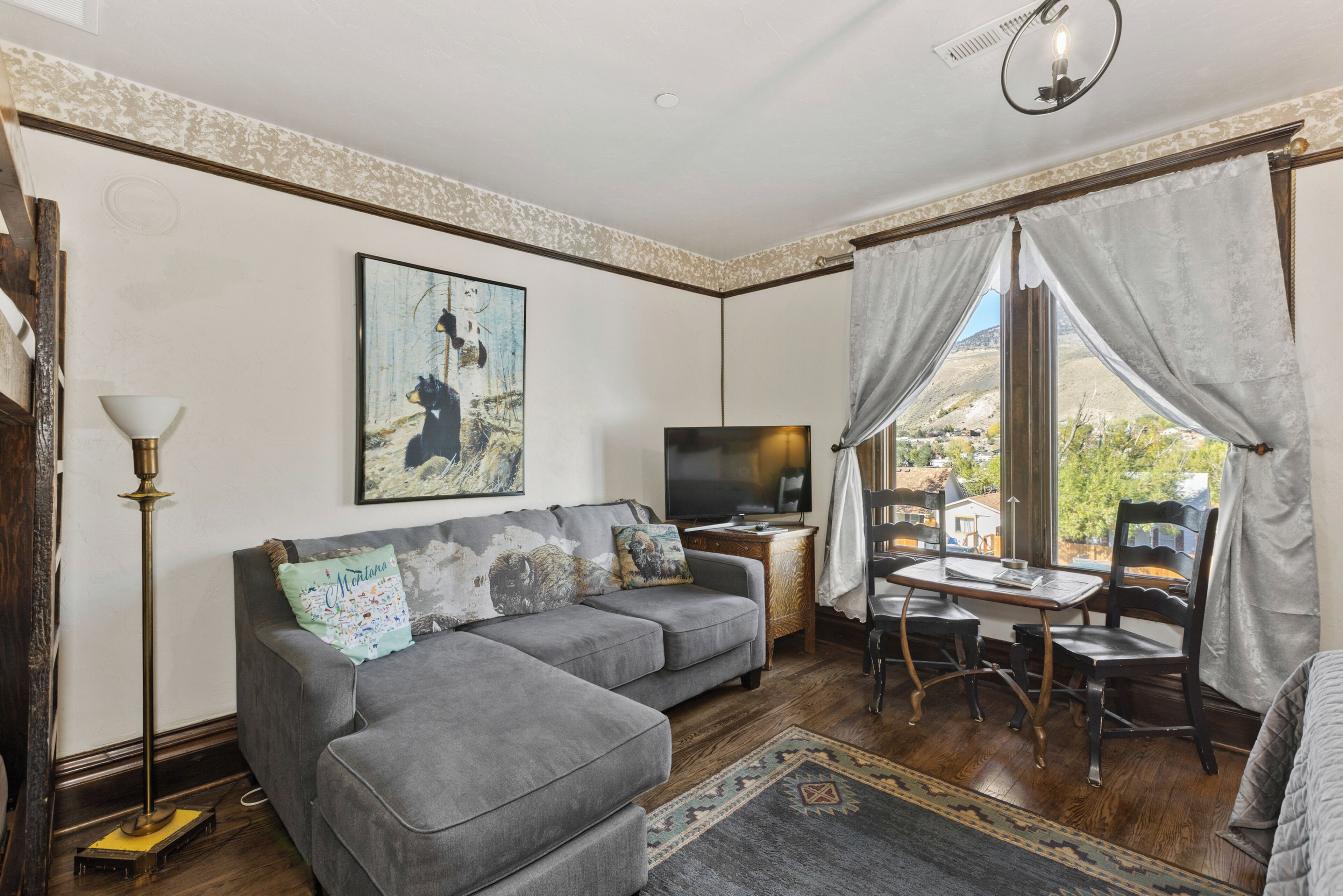 201 King three Room Sofa Suite, Mountain Yard View. | Egyptian cotton sheets, premium bedding, pillowtop beds