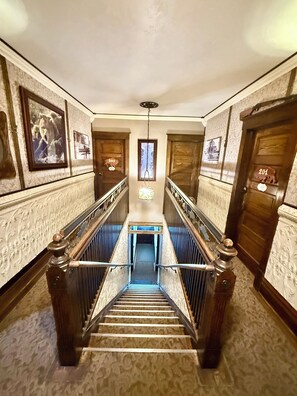 Egyptian cotton sheets, premium bedding, pillowtop beds - Park Hotel Yellowstone (Gardiner)