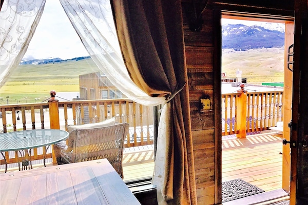 Kamar Standar | Area keluarga | Televisi layar datar 48-inci dengan saluran TV kabel dan TV