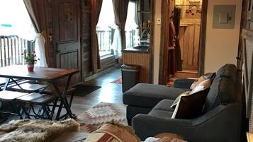 301 Penthouse Suite Park Mountain View with Deck | 1 bedroom, Egyptian cotton sheets, premium bedding, pillowtop beds