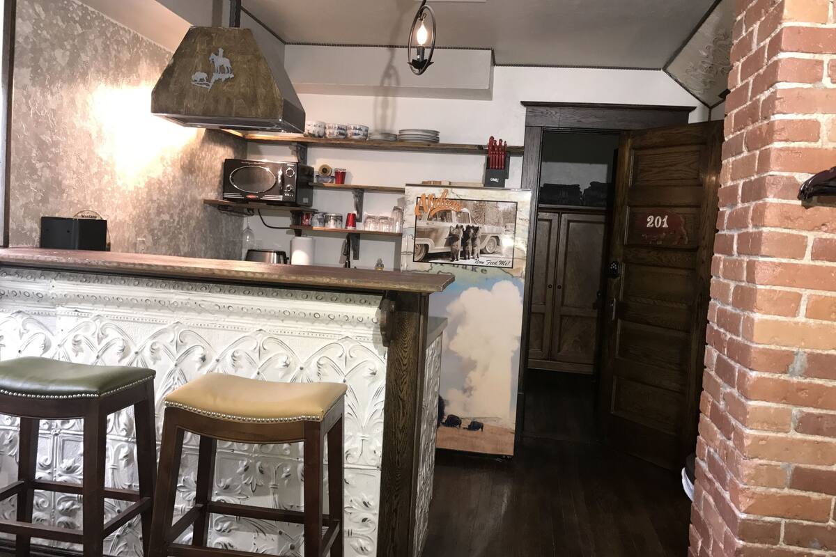 microwave, coffee/tea maker, eco-friendly cleaning products