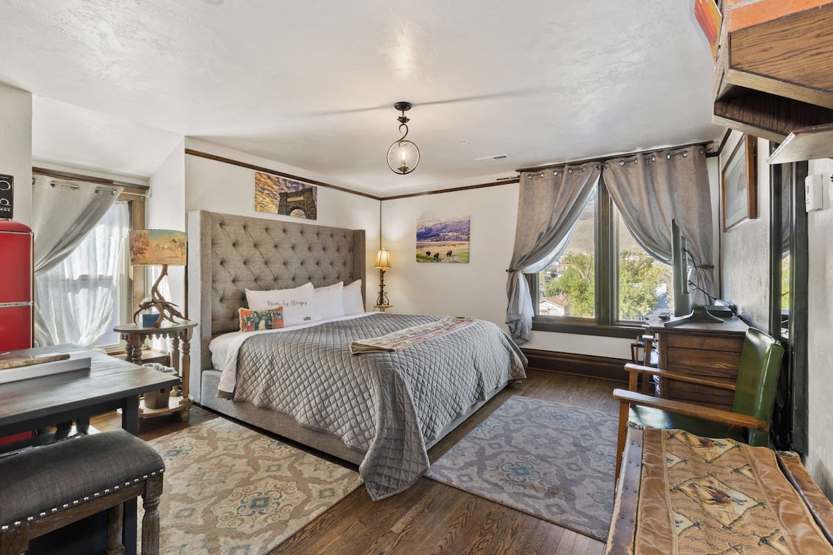 Habitació estàndard, 1 llit de matrimoni gran | 1 dormitori, llençols de cotó egipci i roba de llit d'alta qualitat