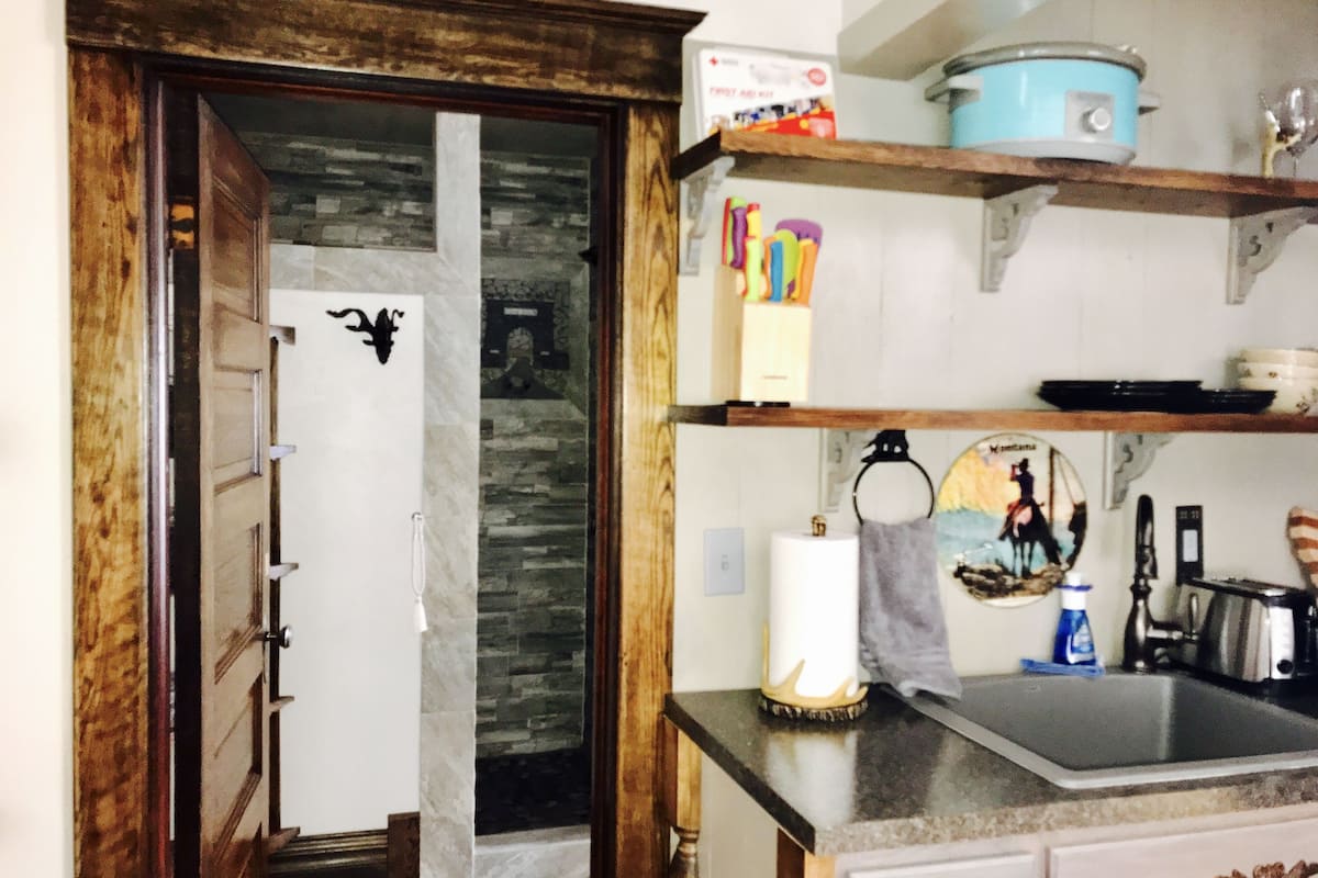 202 king historical suite mountain view. | private kitchenette | microwave, coffee/tea maker, eco-friendly cleaning products