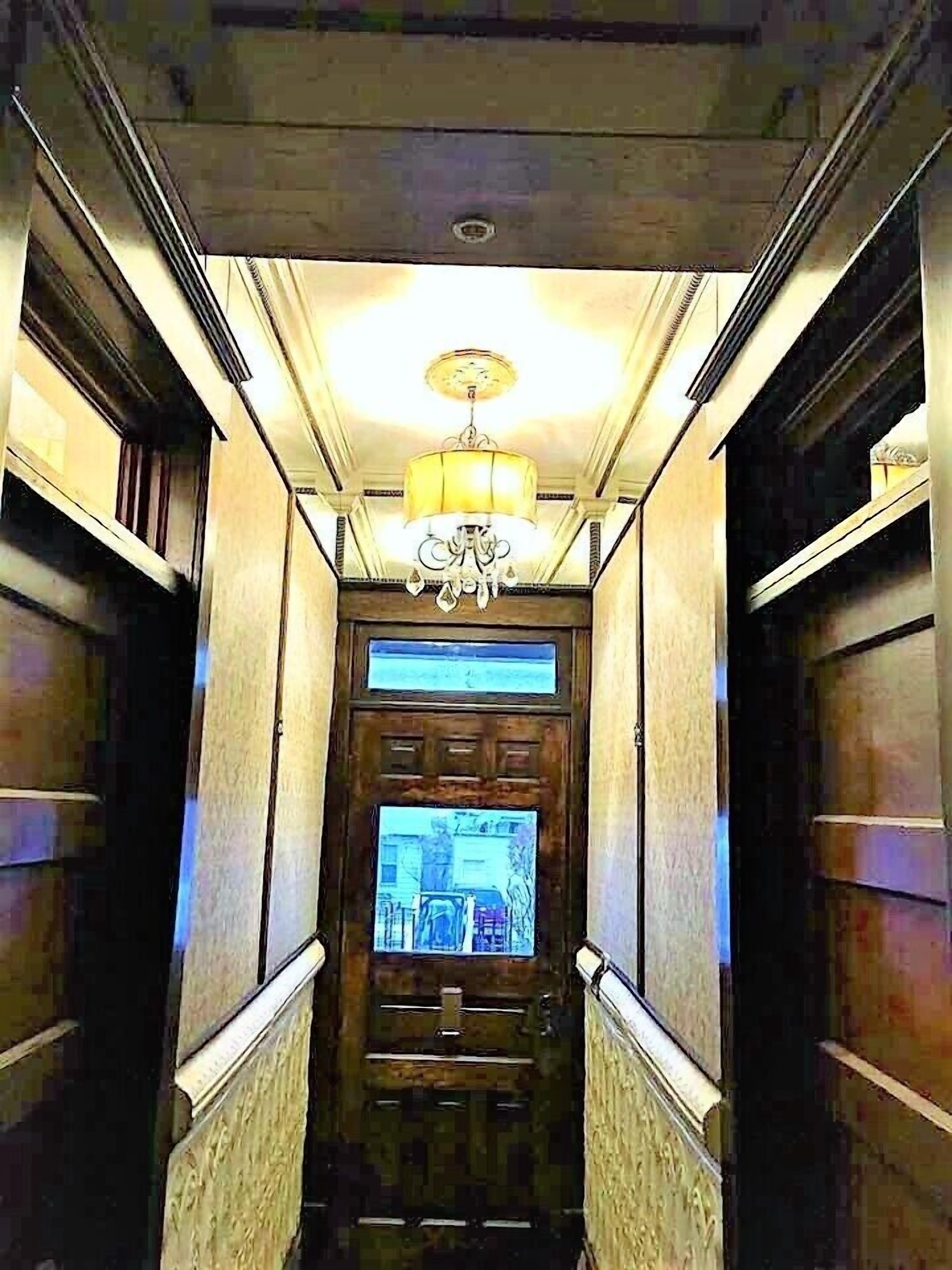 101 single room mountain yard view no kitchen | hallway