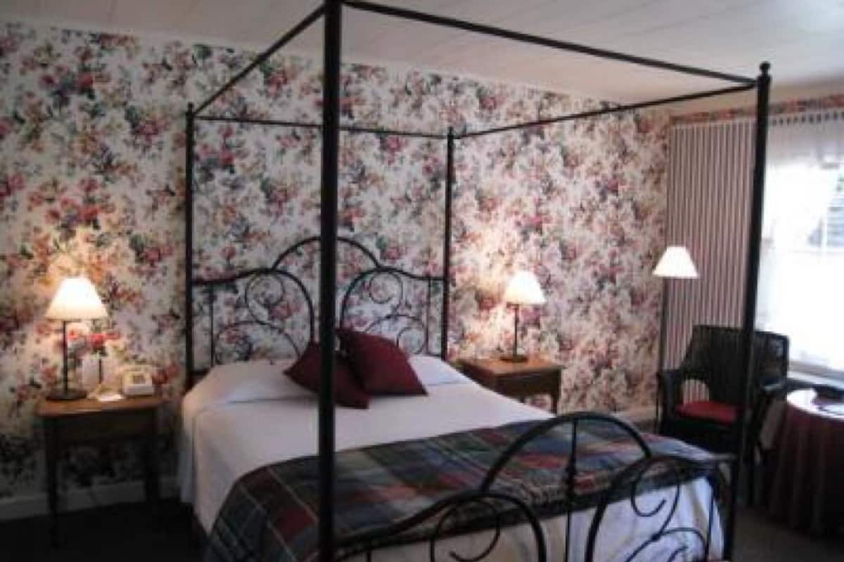 Standard-Doppelzimmer, eigenes Bad, Poolblick (Pondside Cottage Queen)