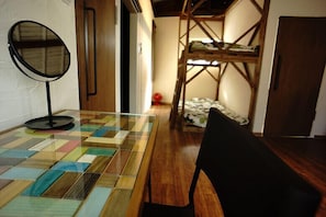 Maison (No Kitchen)