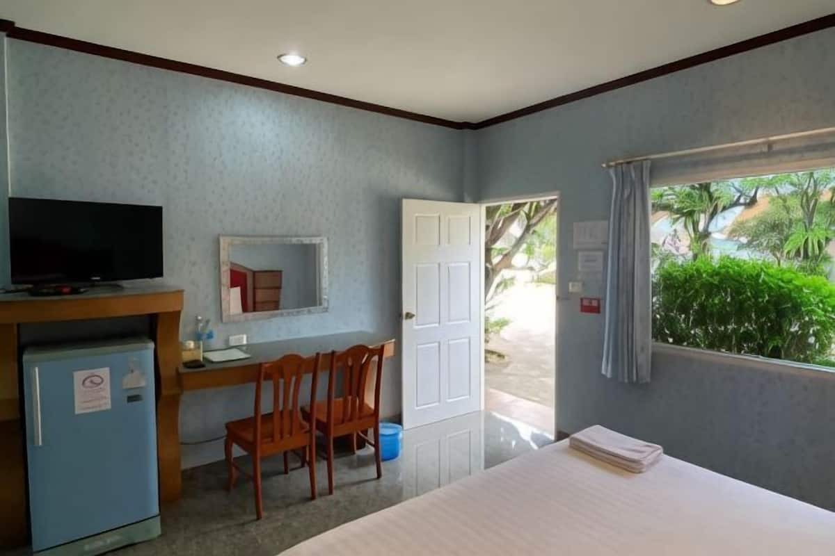 Desk, blackout drapes, soundproofing, rollaway beds (surcharge)