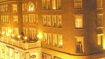 Fachada del alojamiento - Noche