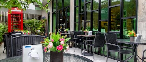 Breakfast and lunch served, Thai cuisine