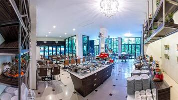 Breakfast and lunch served, Thai cuisine