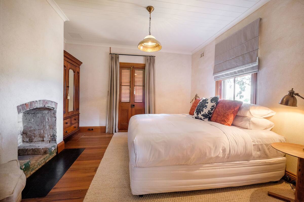 Casa de campo, 2 habitaciones, vista al jardín (The Inn) | Ropa de cama de alta calidad, minibar y tabla de planchar con plancha