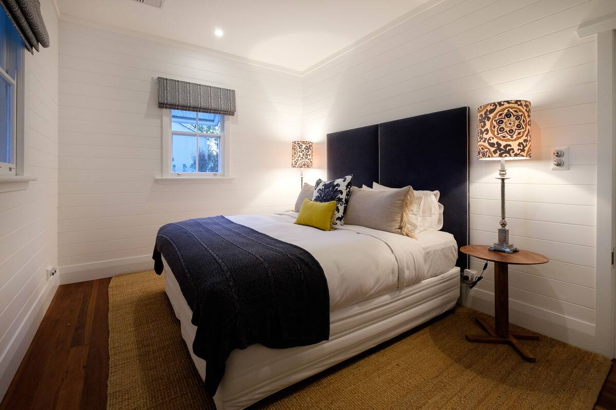 Casa de campo, 2 habitaciones, vista al jardín (The Office) | Ropa de cama de alta calidad, minibar y tabla de planchar con plancha