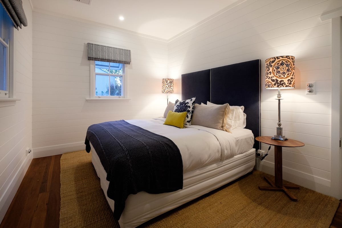 The Office | Premium bedding, minibar, iron/ironing board, cribs/infant beds