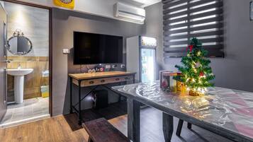 3 Bedrooms Villa( for 8 people) | Desk, blackout drapes, soundproofing, free WiFi