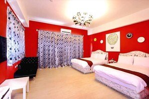 Standard fyrbäddsrum | Skrivbord, mörkläggningsgardiner, ljudisolering och gratis wi-fi