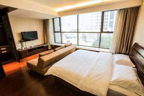 Deluxe Queen Room  | Desk, blackout curtains, iron/ironing board, rollaway beds - World City Jiamei Service Apartment (Beijing)