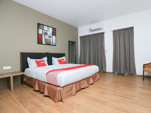 OYO 89915 East Mount Hotel