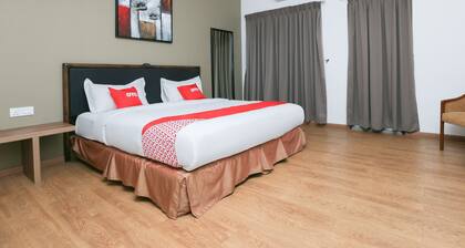 OYO 89915 East Mount Hotel