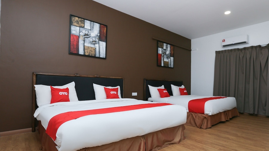 OYO 89915 East Mount Hotel