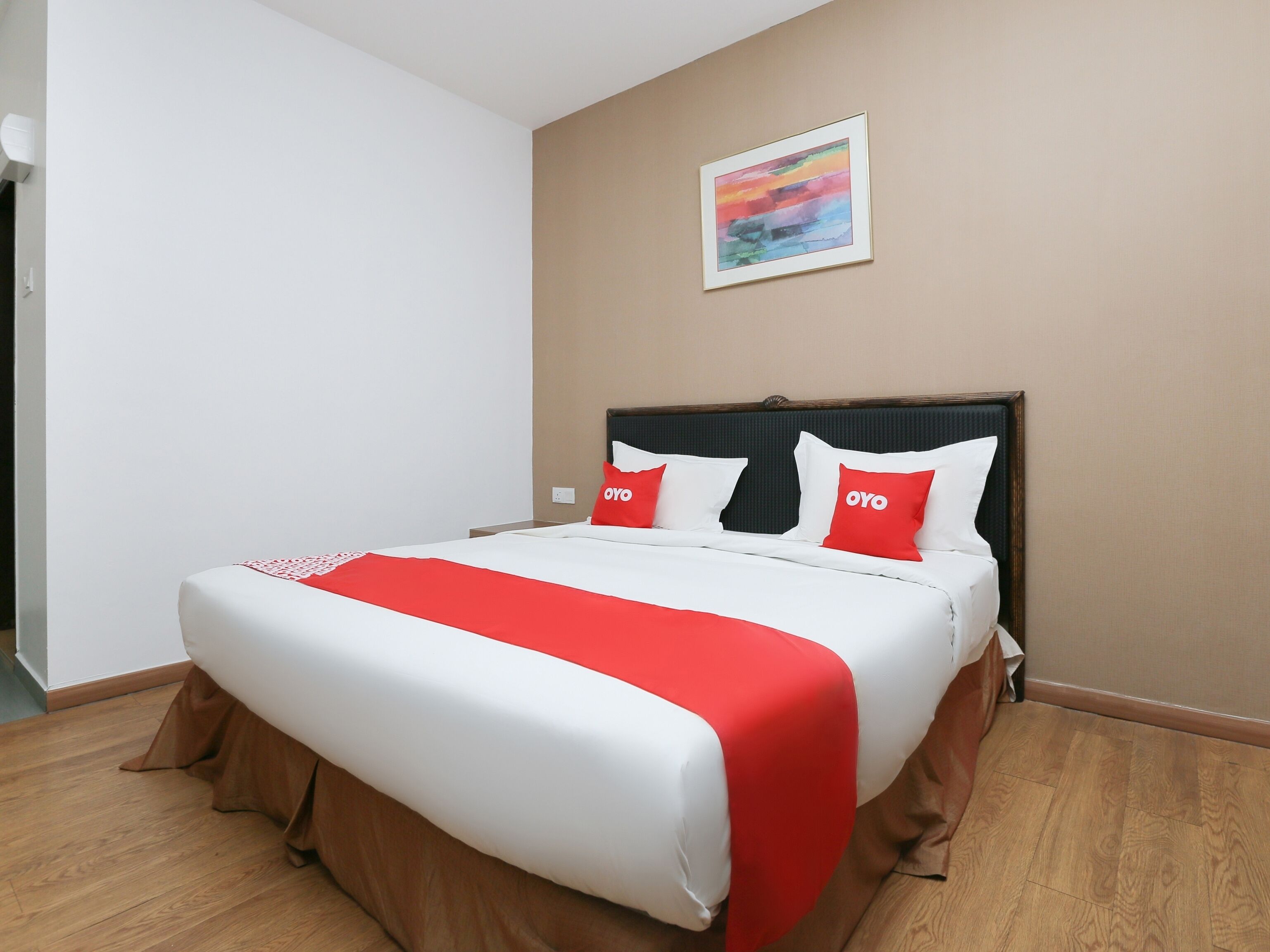 standard double room | desk, soundproofing, free wifi, bed sheets
