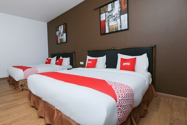Family Suite | Desk, soundproofing, free WiFi, bed sheets
