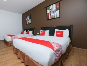 Suite familiar | Escritorio, insonorización, wifi gratis y ropa de cama 